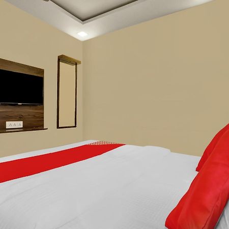 Hotel O Nandi Palace Lodging And Boarding Ulhāsnagar Esterno foto