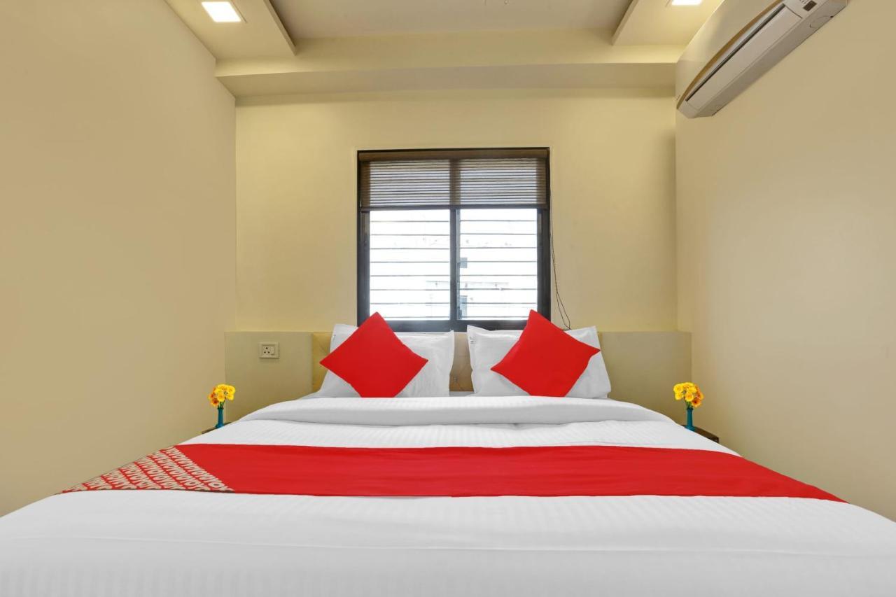 Hotel O Nandi Palace Lodging And Boarding Ulhāsnagar Esterno foto